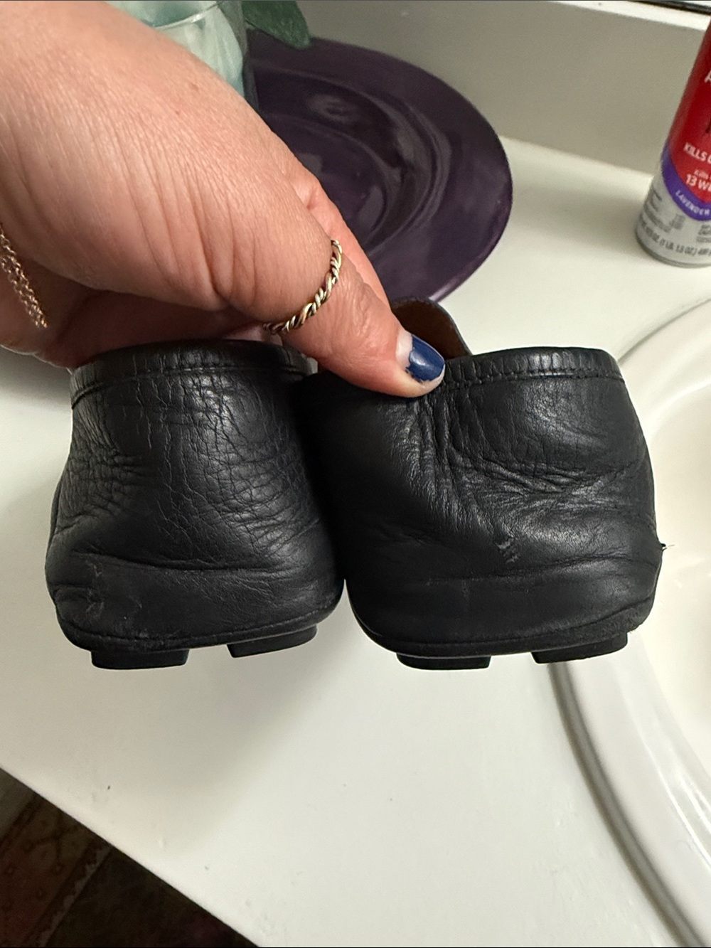 AUTHENTIC super comfy !!Gucci Black Leather Loafers with Gold Bee Detail - Picture 4 of 11